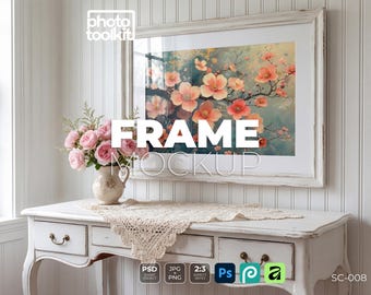 PSD-Rahmen-Mockup | Antikweiß | Französische Kommode mit rosa Rosen | 2:3 Querformat | Shabby-Chic-Kunstdruck