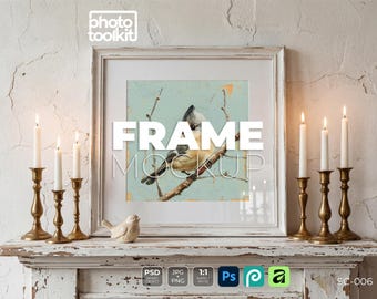 PSD-Rahmen-Mockup | Quadratisch, weiß, im Shabby-Chic-Stil | Kaminsims im Shabby-Chic-Stil | 1:1 | Kunstdruck mit Messingkerzen