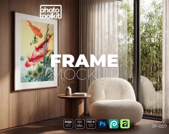 PSD-Rahmen-Mockup | Eichenholz | Holzpaneelwand | ISO-A-Hochformat | Bouclé-Stuhl | Japandi-Kunstdruck | DIN-A
