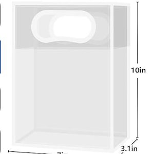 Peut inclure: Un bac de rangement rectangulaire translucide avec une poign&eacute;e d&eacute;coup&eacute;e sur le dessus. Le bac pr&eacute;sente des parois rigides et transparentes, mesurant 25,4 cm de hauteur, 17,78 cm de largeur et 7,87 cm de profondeur, selon les lignes de cote.