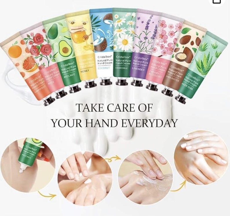Peut inclure: Une collection de dix tubes de cr&egrave;me pour les mains Cristalbox Natural Pure avec des illustrations botaniques et alimentaires, dont pamplemousse, rose, avocat, miel, noix de coco, camomille, lavande, fleurs de cerisier, karit&eacute; et aloe vera.