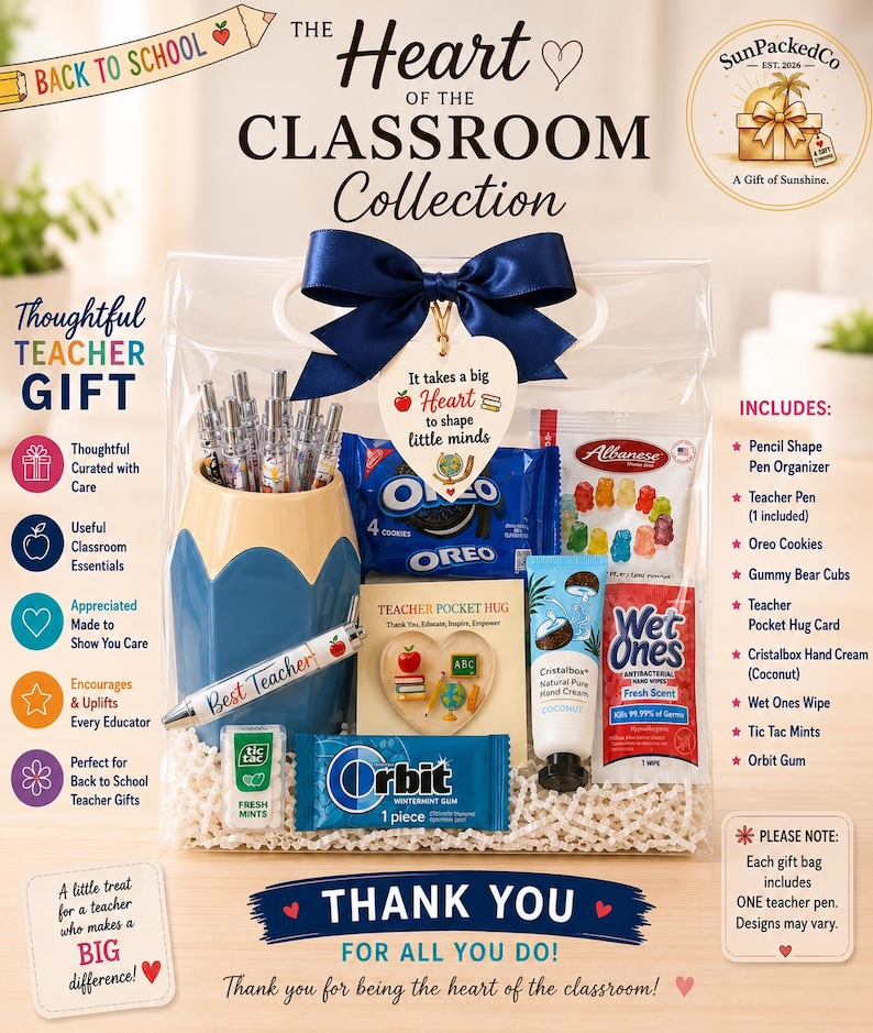 Peut inclure: Un sac cadeau transparent intitul&eacute; The Heart of the Classroom Collection contenant un porte-stylo bleu en forme de crayon, un stylo marqu&eacute; Best Teacher, des biscuits Oreo, des oursons en gomme, une carte en forme de c&oelig;ur, de la cr&egrave;me pour les mains &agrave; la noix de coco, une lingette Wet Ones, des Tic Tac et du chewing-gum Orbit.