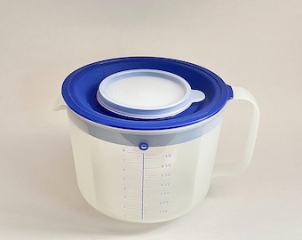 Vintage Tupperware Batter Bowl. Measuring and Mixing Pitcher with handle and spout. Mix-N-Store. 8 cup (64 oz.) Perfect for pancakes!