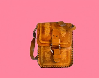 Vintage Tooled Leather Shoulder Bag Western Boho Cowgirl Crossbody Purse – Light Brown Hand Tooled Floral Leather Bag – Perfect Condition