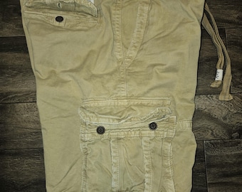 Pantalones cortos cargo de color caqui grueso estilo vintage Y2K de Abercrombie & Fitch, talla 34, cierre de botones, efecto desgastado.