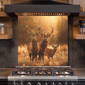 Rustieke glazen achterwand hertenfamilie, keukenpaneel Wildlife Forest, decor cabinekachel