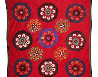 20 世紀半ばのウズベキスタン産のヴィンテージの精巧な刺繍が施された