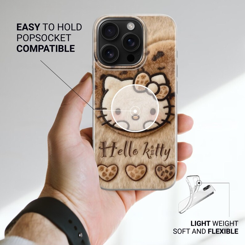 Może przedstawiać: Etui na telefon z motywem Hello Kitty. Etui ma brązowe, teksturowane tło z grafiką Hello Kitty i napisem "Hello Kitty". Etui jest kompatybilne z Popsocketami i jest lekkie, miękkie i elastyczne.