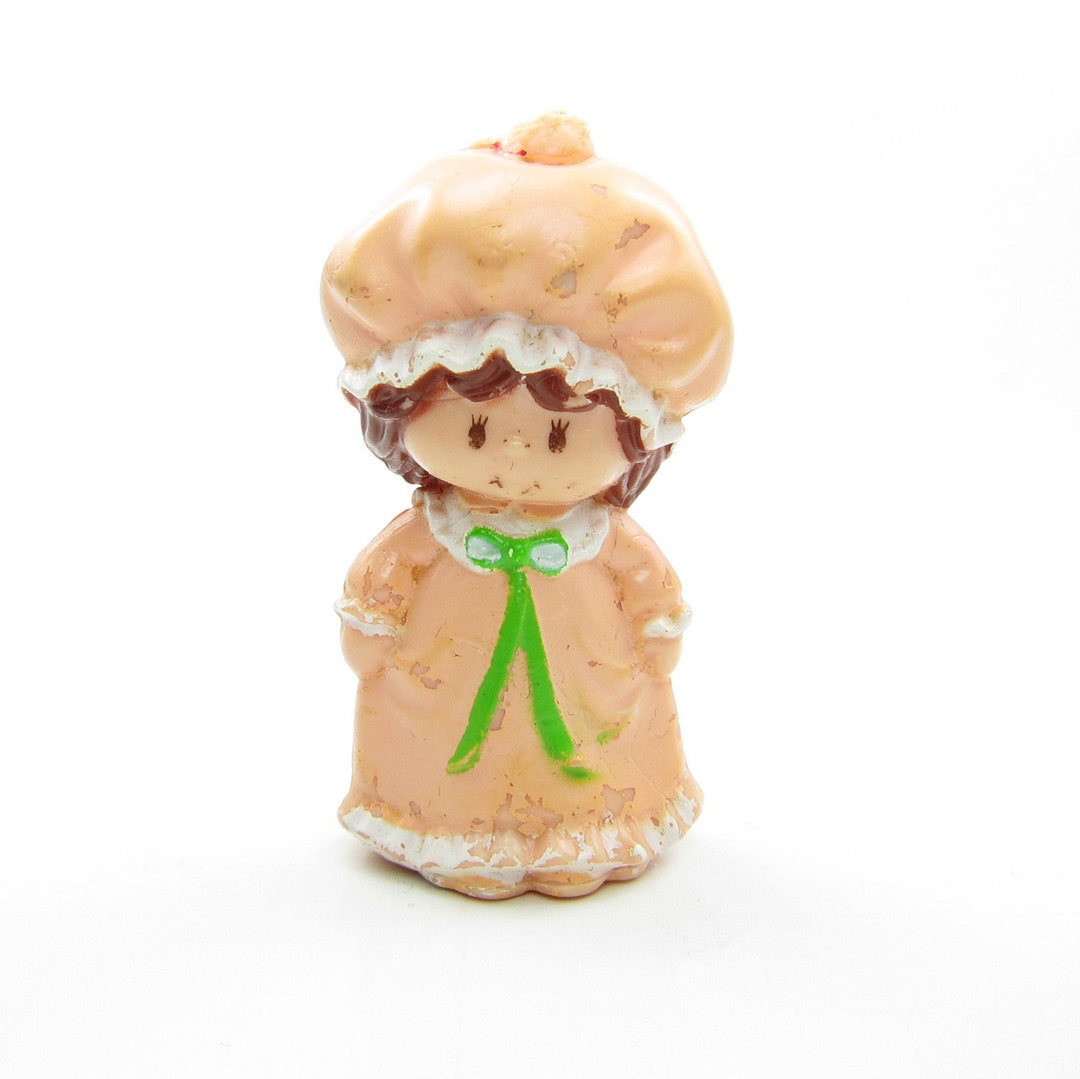 Strawberry Shortcake in Her Nightgown Pajamas Miniature Figurine