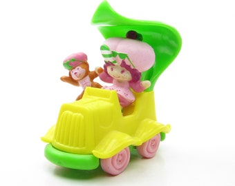 Raspberry Tart Riding in a Car with Rhubarb Monkey Vintage PVC Mini Figurine Strawberry Shortcake Deluxe Miniatures
