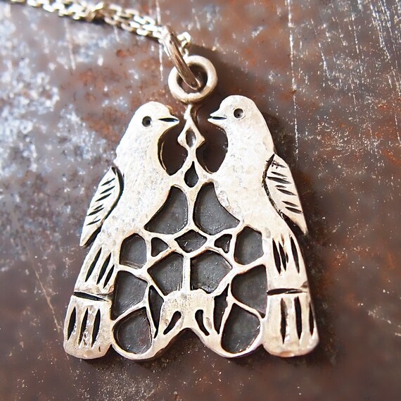 Two outlet birds necklace