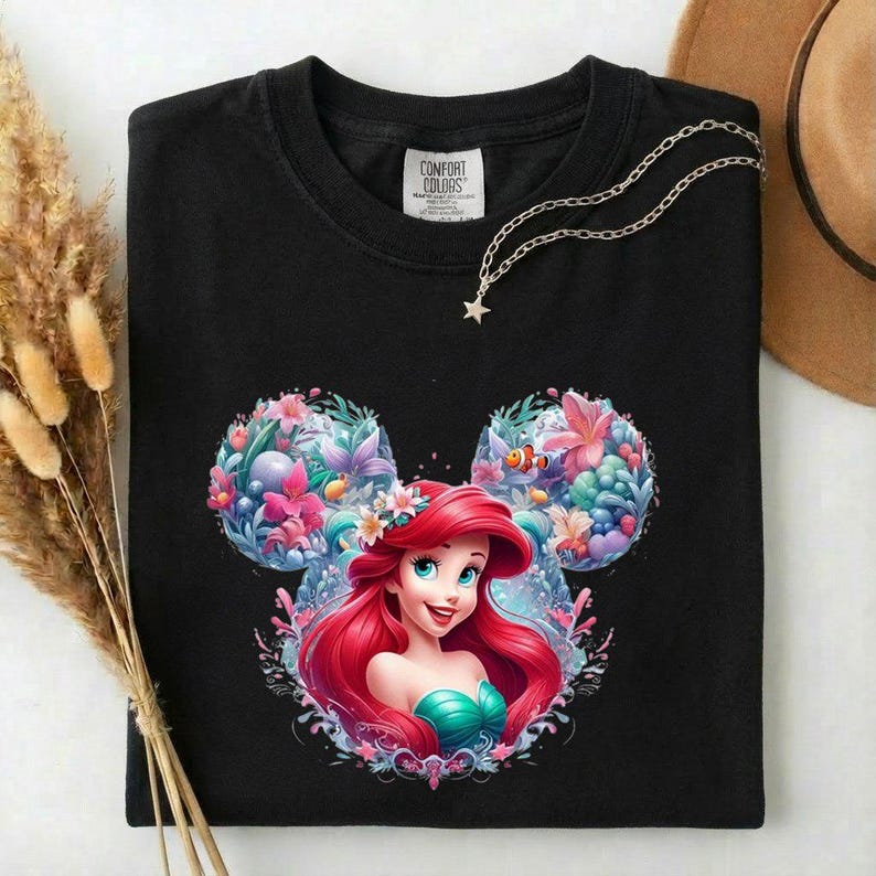 Camiseta Comfort Colors® de La Sirenita, Camisetas de Princesas Disney, Camiseta de Ariel la Sirenita, Camiseta Disney de Ariel, Camiseta Disney para Mujer, Camiseta Comfort imagen 1