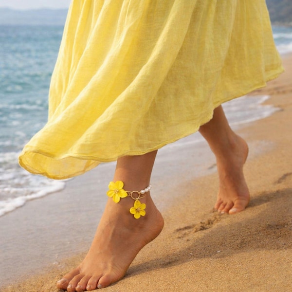 Delicate Pearl Anklet with White Flowers, Bohemian Beach Anklet, Elegant Foot Jewelry, Handmade Style Gift