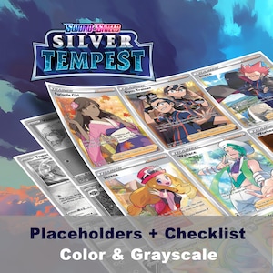 Peut inclure: Plusieurs cartes à collectionner "Pokémon", présentant divers personnages et illustrations. Les cartes sont disposées en biais, avec le logo "Sword & Shield Silver Tempest" en haut. L'image comprend des versions couleur et en niveaux de gris des cartes.