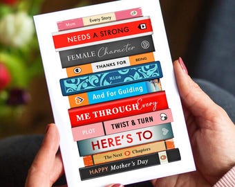 Tarjeta del Día de la Madre con Pila de Libros para una Mamá Amante de los Libros, Tarjeta del Día de la Madre con Temática Literaria