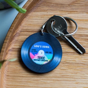 Personalised Song Keyring, Custom Song Keychain, Personalised Keyring Gift, Vinyl Lover Gift, Record Lover Gift, Favourite Song bild 2