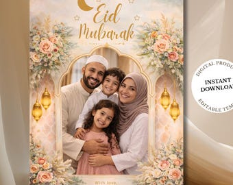 Puede incluir: Retrato familiar digital de Eid Mubarak con una luna creciente dorada y estrellas. La imagen presenta una familia de cuatro enmarcada por arreglos florales y linternas colgantes. El texto incluye "Eid Mubarak" y "With love, Ahmed Family."