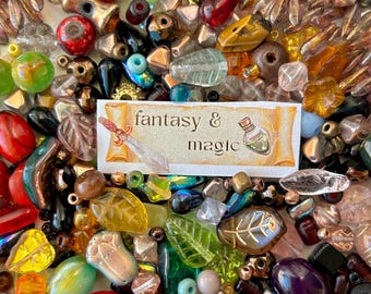 Zuppa di perline fantasy e magiche / Un mix unico di foglie di vetro ceche, perline iridescenti, ciondoli, legno, bronzo e perline di metallo / Gioielli fai da te per fiere rinascimentali