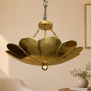 Lámpara de araña de latón con forma de flor de loto / Lámpara colgante de estilo moderno de mediados de siglo / Lámpara de techo colgante floral escandinava