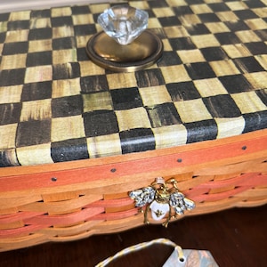 Longaberger 1996 Mother's Day Vanity Basket KS Lanam Lid Mackenzie Childs Style with Glass Knob, Protector, Liner, & Queen Bee Tie On EUC