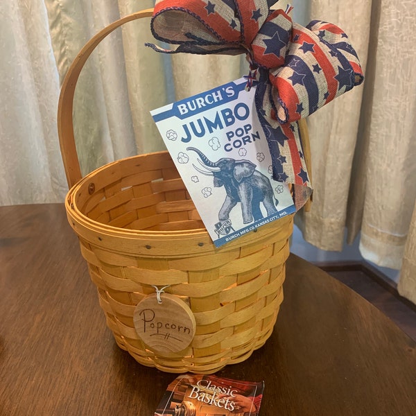 Longaberger Medium Fruit Basket with Handmade Wooden Popcorn Tie On, Stars Stripes Bow, & Vintage Style Popcorn Tag EUC 2000 8x6.5 13102