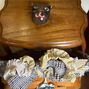 Longaberger Tea Basket Garter, Protector, Cat & Charms Tie On, Lid with Unique Handmade Pottery Cat with Wire Whiskers Knob EUC