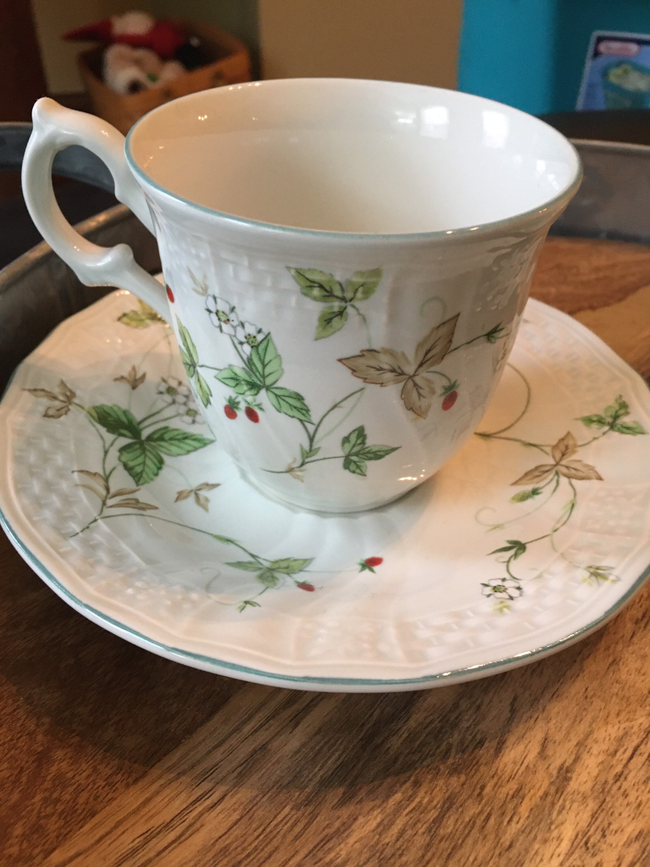 超貴重！ストロベリー・フィールズ 絵皿 Mikasa Antique Green Strawberry Fair Cup and Saucer