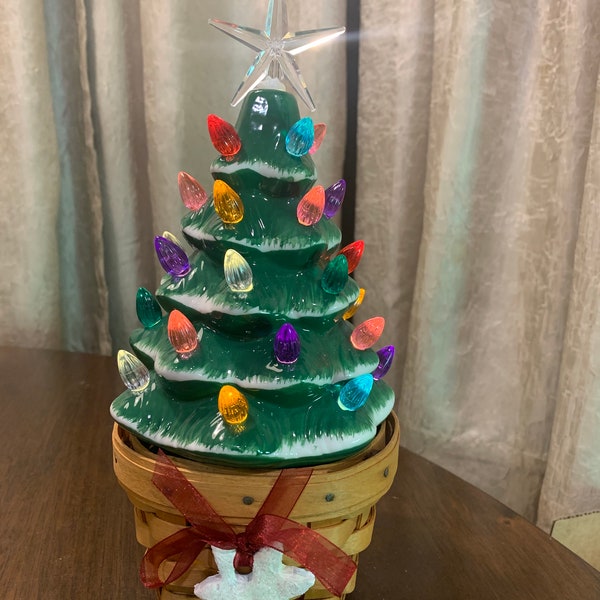 Longaberger Thyme Basket with Light Up Green Ceramic Christmas No breaks but missing leather handles VGUC