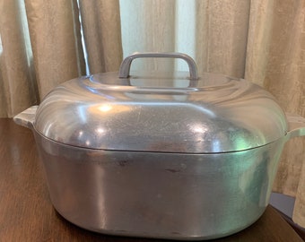 Wagner Ware Magnalite Sidney 8 quart Roaster with Trivet, and Self Basting Lid Dutch Oven EUC 4265 P