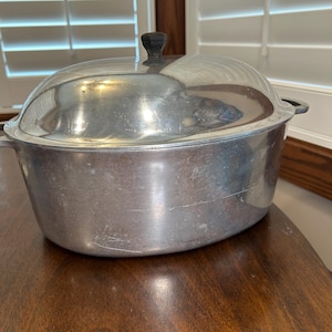 Household Institute Extra Large 8 Quart Dutch Oven Roasting Roaster  Pot EUC No pitting 15x9x5