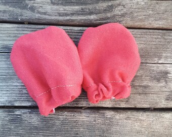 Red Knit Fabric Scratch Mitts