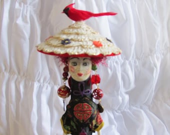 Handgemaakte Aziatische geïnspireerde vrouw Art Doll OOAK Geisha Clay Doll Hand Painted Clay Face Vintage Geïnspireerde Oosterse Godin Spirit Alter Doll