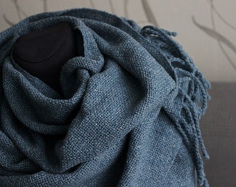 Jeans Tweed Schal. Handgewebter Schal, Naturfaserschal, unisex riesiger Schal, blau grauer Tweedschal, Geschenkidee für Ihn, handgefertigter Schal