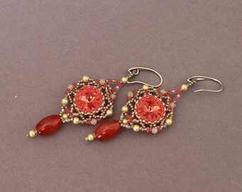 Das Ende von Swarovski! Schattierungen von Rot. Perlenstickerei, perlen ohrringe, naturstein perlen, rote karneol perlen, lange ohrringe, kristall perlen, Swarovski