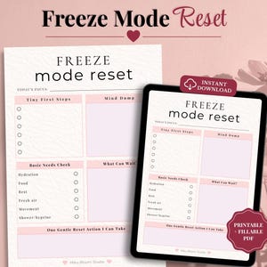 Könnte beinhalten: Ein druckbares und ausfüllbares PDF in Rosa und Weiß mit dem Titel "Freeze Mode Reset". Es enthält Abschnitte für "Tiny First Steps" und "Mind Dump". Ein Tablet zeigt das gleiche Design. Der Text lautet "Sofort-Download".
