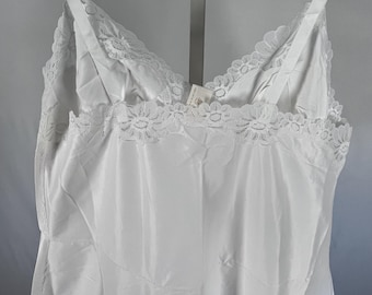 Vintage 70er Jahre Weißes Nylon Nachthemd • Wäsche • Montgomery Ward USA