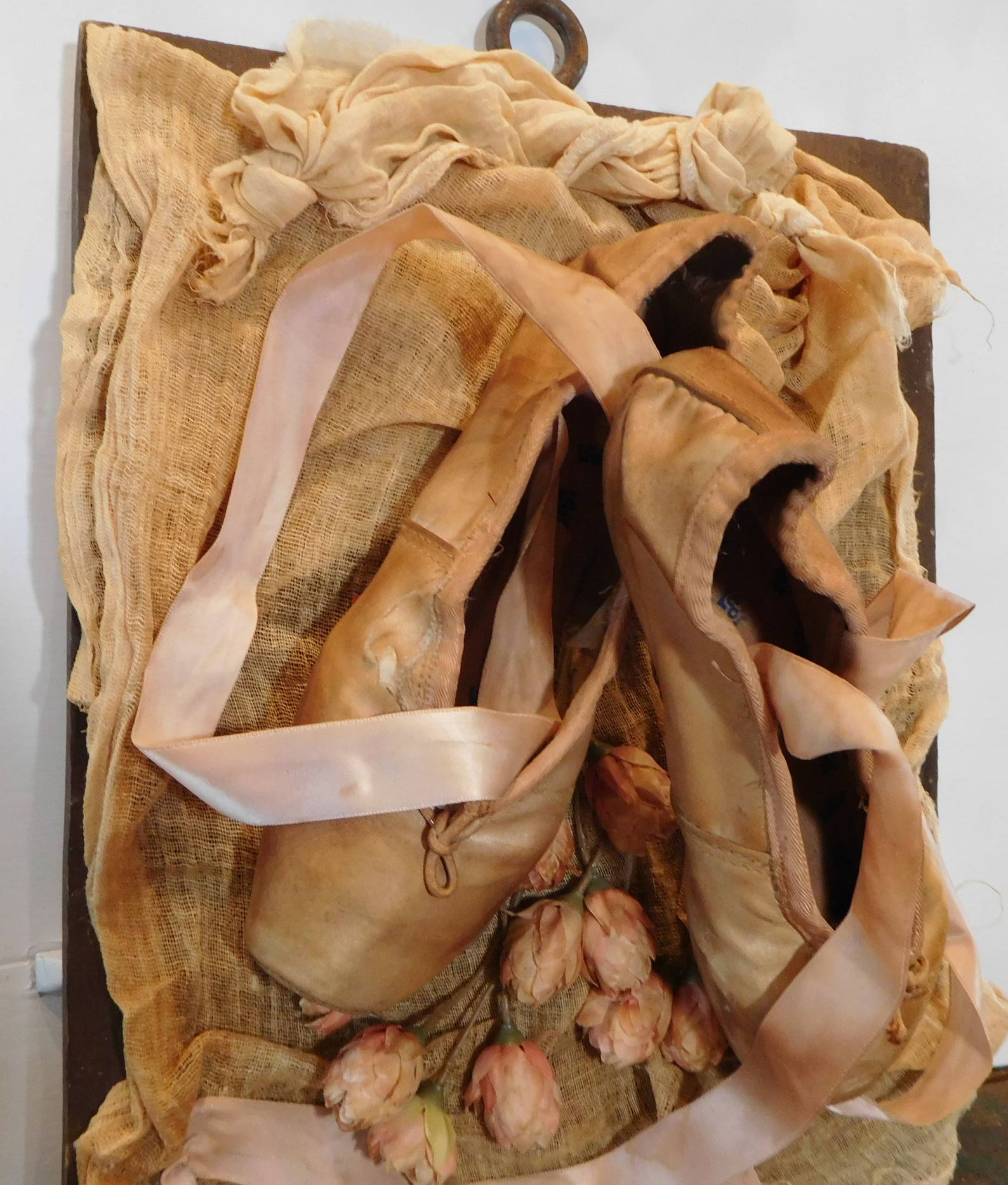 ballet pointe old peach dyed shoes,vintage w/ roses and satin ribbon,brocante decor,ooak,paris style decor,rustedsilkreloaded ballet pointe old peach dyed shoes,vintage w/ roses and satin ribbon,brocante decor,ooak,paris style decor,rustedsilkreloaded