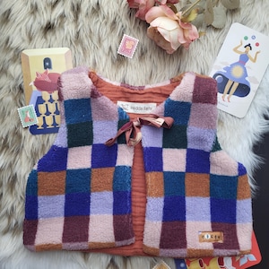 Handmade Weste Babys/Kleinkinder; Bodywarmer, Leibchen, Teddy, gemütlich, hygge; unisex, bunt, Karo, fröhlich, Zirkus, Patchwork, Karneval