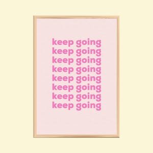 Póster imprimible con cita motivacional "Keep Going" (Sigue adelante), tipografía minimalista, decoración rosa para el hogar, descarga digital inspiradora.