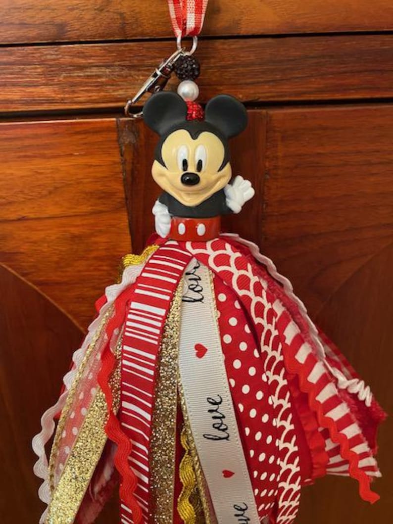 Porte-clés Disney Mickey Mouse, pompon décoratif, pompon pour fermeture à glissière pour sac à dos, cadeau pour amoureux de Disney, cadeau de fan de Disney, cadeau pour fille, marqueur de poussette Disney image 1