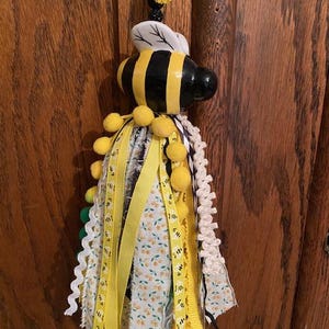 Borla de abeja, borla decorativa, para colgar en el pomo de una cómoda, pomo de puerta o lámpara, regalo para mamá, adorno primaveral para el hogar, regalo colorido