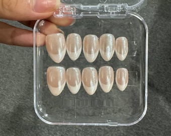 Pearl Chrome Almond Nails, Minimalist Y2K Faux Nails, Elegant Summer Nails Short Coffin