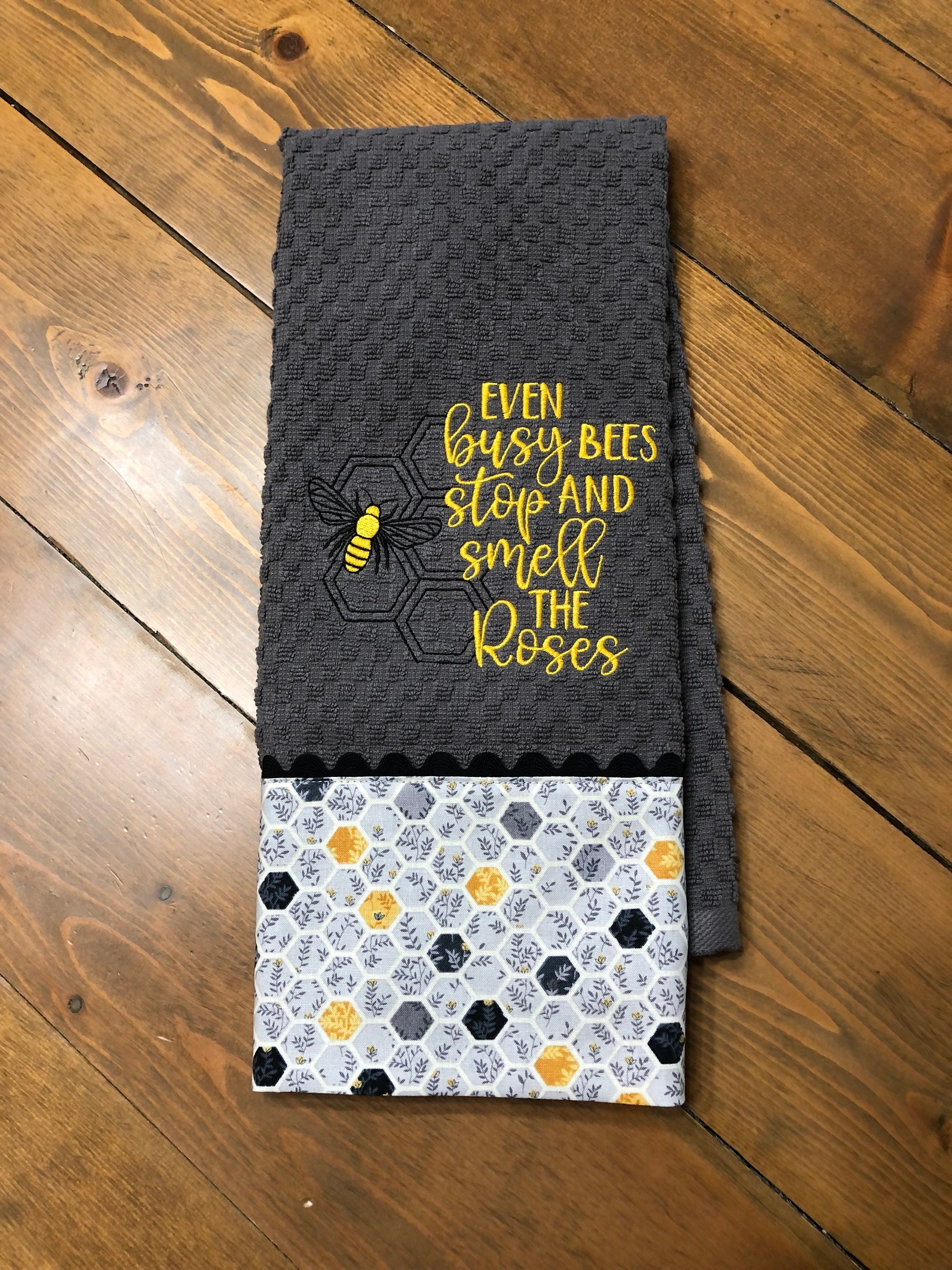 Set of 2 Bumble Bee Kitchen Towels – Untamed Creatures