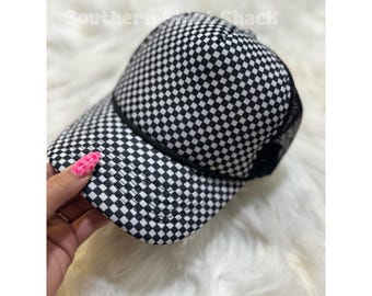 Zwart-wit geruite truckerhoed, geruite print truckerpet, truckerpet blanco, foam truckerpet, truckerpet bar