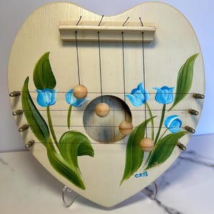 Vintage Heart Shaped Wood Door Harp - Hand Painted Tulips - Scandinavian Folk Art Door Chime - 4 String Musical Welcome Sign - Toleware Art