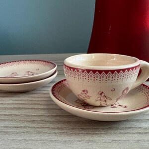 May include: A rustic wooden sign with the text "Welcome to our home" in white lettering. The sign features a distressed finish and a simple, inviting design, perfect for a front porch or entryway.