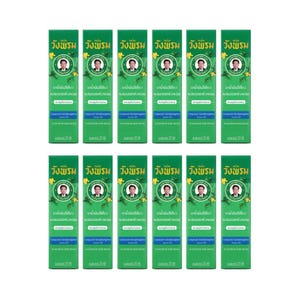 Pode incluir: Uma coleção de doze caixas verdes de Compound Salaphaningha, um repelente de mosquitos. Cada caixa apresenta um retrato, texto em tailandês e um gráfico de um mosquito. As caixas estão dispostas em três filas de quatro.