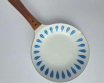 Vintage Catherine Holm Scandinavian Norway Iconic 1960s Mid Century Blue Lotus Enamel 9” Omelet Sauté Skillet Pan