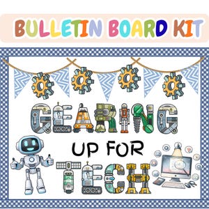 Op de afbeelding: Een kleurrijk prikbordpakket met de tekst "BULLETIN BOARD KIT" bovenaan. Het ontwerp bevat tandwielen, robots en de zin "GEARING UP FOR TECH". Een computermonitor en andere tech-iconen zijn ook inbegrepen.