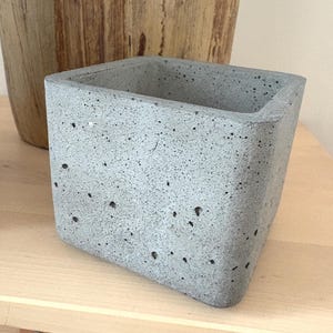 Handgefertigtes Betongefäß | Moderner minimalistischer Übertopf und dekorativer Halter
